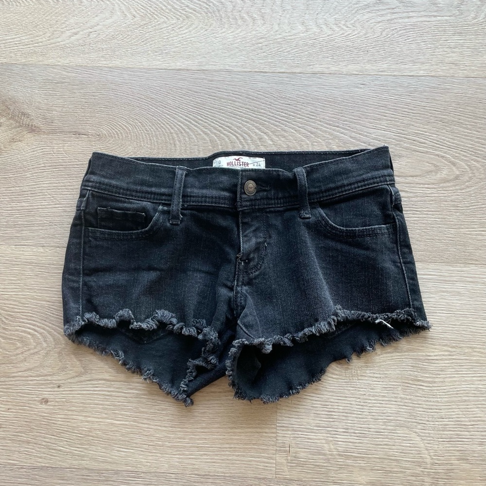 Black Hollister shorts